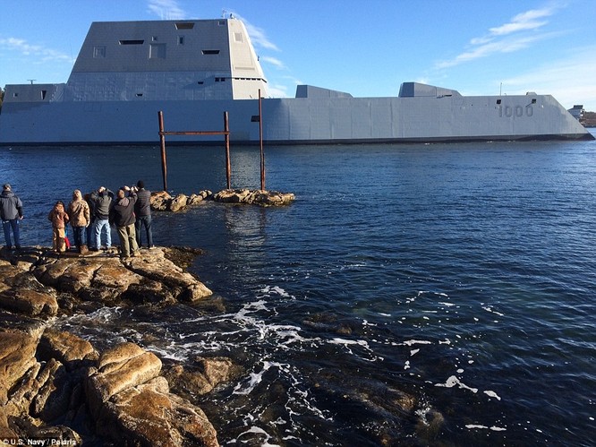 Ngắm siêu khu trục USS Zumwalt Mỹ giá 4,4 tỷ USD ảnh 7