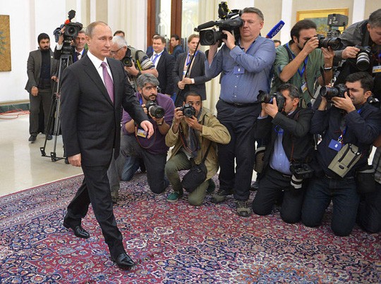 Putin: Giải mã dáng đi "bất thường" của nhân vật quyền lực ảnh 2