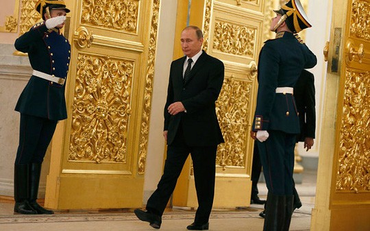 Putin: Giải mã dáng đi "bất thường" của nhân vật quyền lực ảnh 1