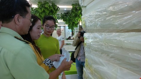 Đà Nẵng: Showroom chỉ bán cho khách Trung Quốc có gì? ảnh 4