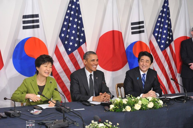 Quan hệ Mỹ-Nhật-Hàn ngày càng khăng khít do có sự cầm trịch và chi phối của Mỹ