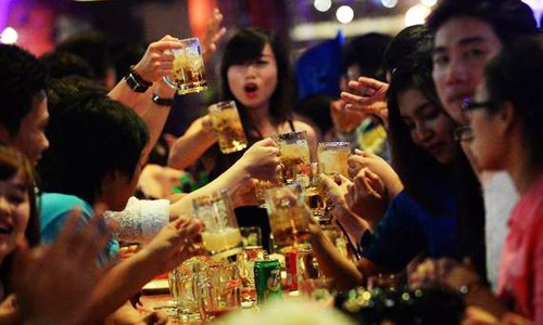 Người Việt uống 3,4 tỷ lít bia năm 2015 ảnh 1