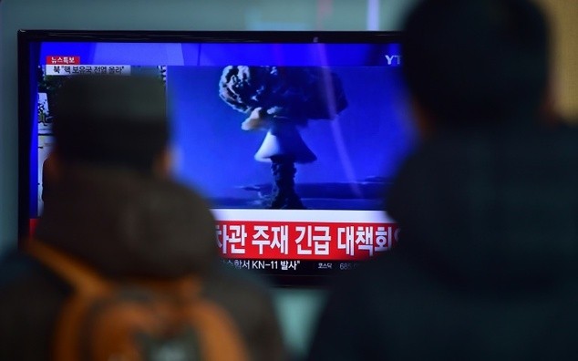 Người dân Hàn Quốc theo dõi thông tin về vụ thử hạt nhân của Triều Tiên qua truyền hình