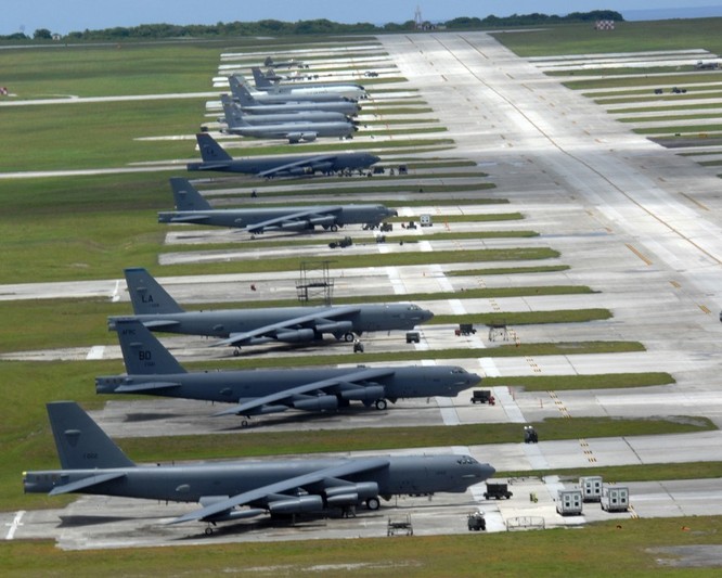 Phi đội B-52 của Mỹ tại căn cứ không quân Andersen ở Guam đã sẵn sàng hành động