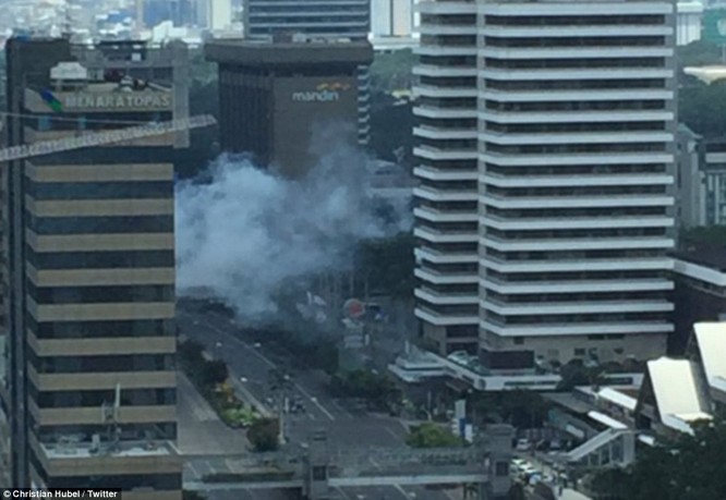 Toàn cảnh loạt vụ phiến quân khủng bố tấn công 7 điểm ở Jakarta ảnh 10