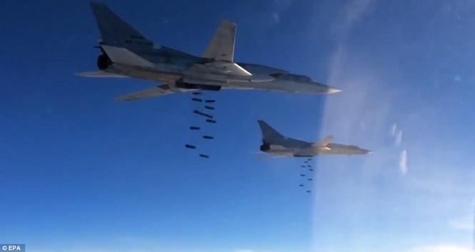 Tiêm kích Su-30SM hộ tống máy bay ném bom chiến lược của Nga tác chiến tại Syria