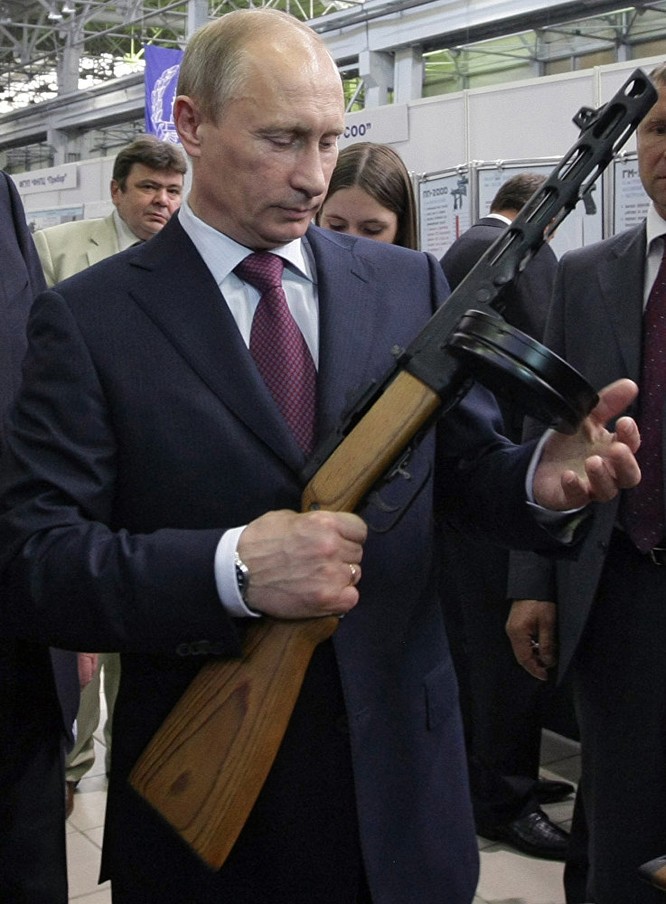 Tổng thống Nga Vladimir Putin đi săn trong khu vực phía tây dãy núi Sayan, tháng 8/2007