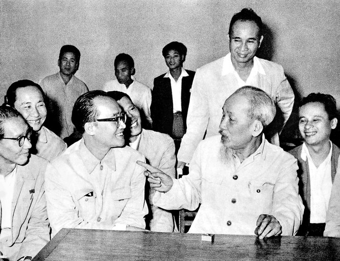 Chủ tịch Hồ Chí Minh đã thu hút được rất nhiều đại trí thức, người tài ra giúp nước