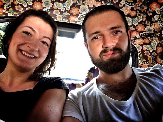 Arkadiusz (phải) và Katarzyna chụp hình chung trong một lần du lịch - Ảnh: Arkadiusz cung cấp