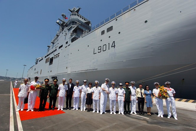 Chiến hạm tấn công đổ bộ lớp Mistral của Pháp thăm Cam Ranh trong tuần đầu tháng 5/2016