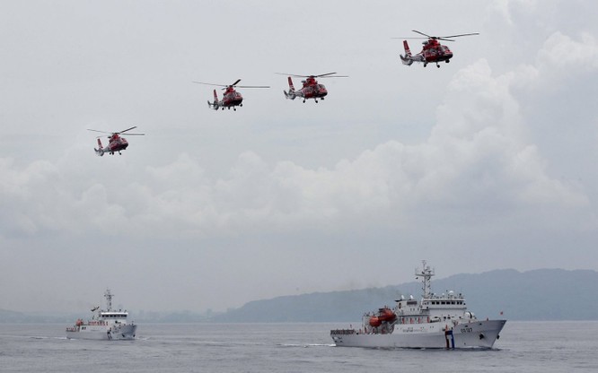 Chiến hạm Trung Quốc tập trận cùng dàn trực thăng trên biển