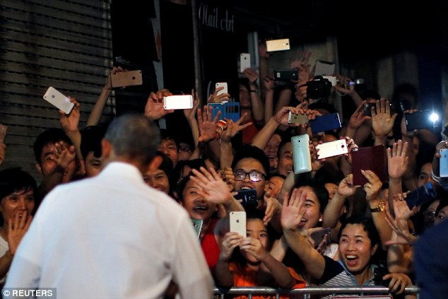 Người dân Hà Nội nồng nhiệt đón chào ông Obama