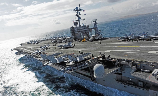 Cụm tác chiến tàu sân bay Stennis đang hoạt động ở Biển Đông