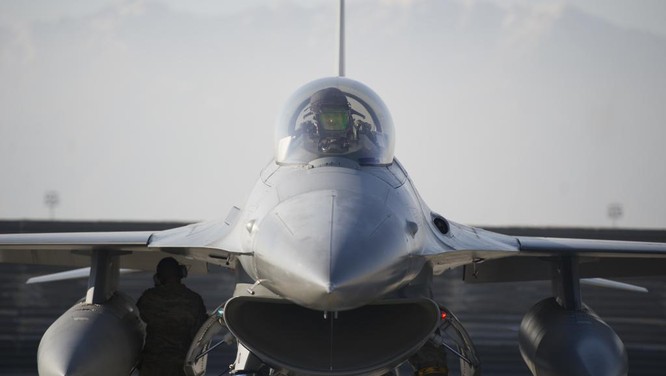 Nhiều thông tin cho rằng Việt Nam có thể quan tâm tới chiến đấu cơ F-16 Falcon của Mỹ