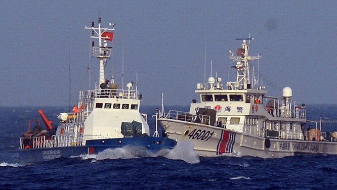 Tàu hải cảnh Trung Quốc đâm húc tàu cảnh sát biển Việt Nam trong vụ khủng hoảng giàn khoan Hải Dương 981 năm 2014