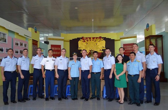 Phái đoàn quân sự Mỹ thăm Trường sĩ quan Không quân Việt Nam