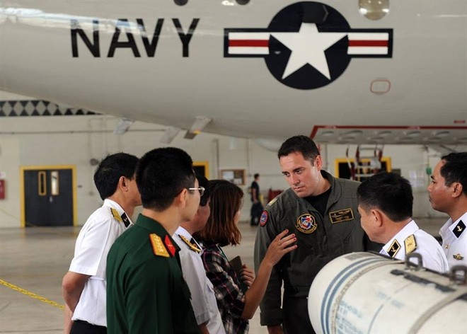 Phái đoàn quân sự Việt Nam thăm không đoàn vân hành máy bay tuần tra biển P-3 Orion của Mỹ