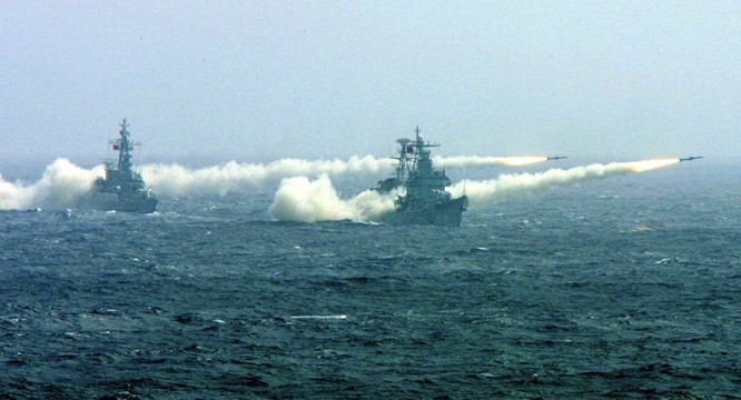 Chiến hạm Trung Quốc tập trận khai hỏa tên lửa trên biển