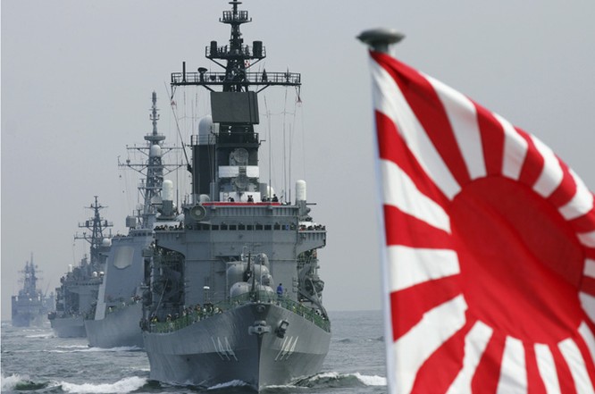 Chiến hạm hải quân Nhật Bản diễn tập trên biển