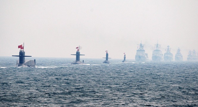 Tàu ngầm và chiến hạm mặt nước của hải quân Trung Quốc tập trận trên biển