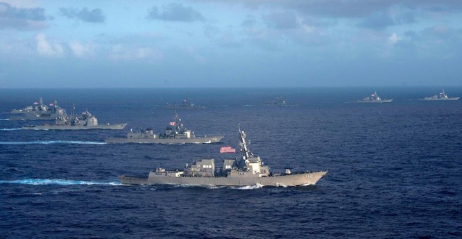 Cuộc tập trận chung gần Philippines mới đây của hải quân Mỹ và Nhật Bản
