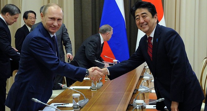Hai nhà lãnh đạo Nga và Nhật Bản gần đây thường xuyên tiếp xúc