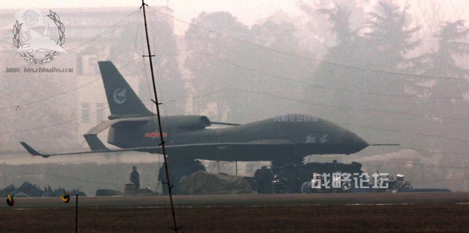 Trung Quốc đã chế tạo được những UAV cỡ lớn, tầm hoạt động xa