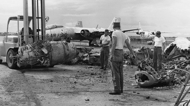 Chùm ảnh “độc“: Lính thủy đánh bộ Mỹ đổ bộ lên Đà Nẵng 50 năm trước ảnh 4