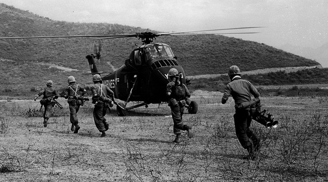 Chùm ảnh “độc“: Lính thủy đánh bộ Mỹ đổ bộ lên Đà Nẵng 50 năm trước ảnh 5