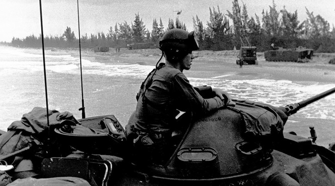 Chùm ảnh “độc“: Lính thủy đánh bộ Mỹ đổ bộ lên Đà Nẵng 50 năm trước ảnh 13