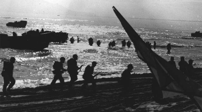 Chùm ảnh “độc“: Lính thủy đánh bộ Mỹ đổ bộ lên Đà Nẵng 50 năm trước ảnh 15