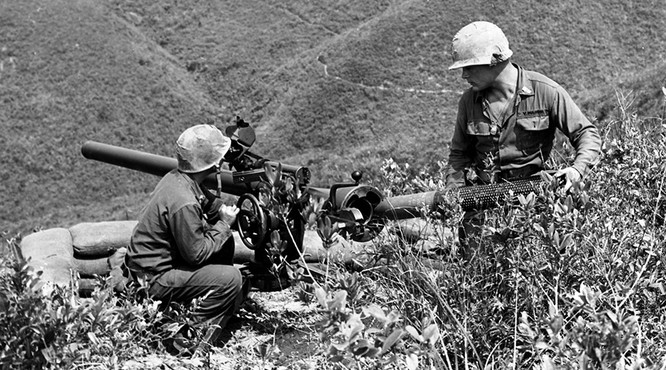 Chùm ảnh “độc“: Lính thủy đánh bộ Mỹ đổ bộ lên Đà Nẵng 50 năm trước ảnh 24