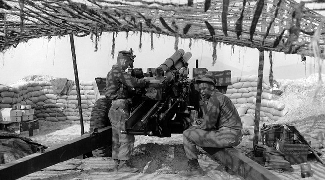 Chùm ảnh “độc“: Lính thủy đánh bộ Mỹ đổ bộ lên Đà Nẵng 50 năm trước ảnh 25