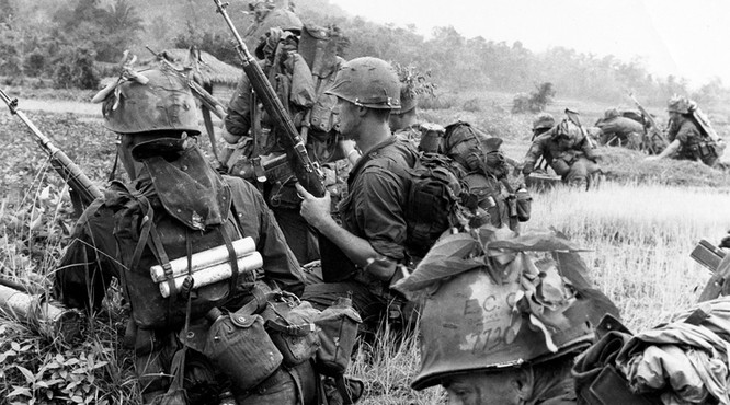 Chùm ảnh “độc“: Lính thủy đánh bộ Mỹ đổ bộ lên Đà Nẵng 50 năm trước ảnh 31