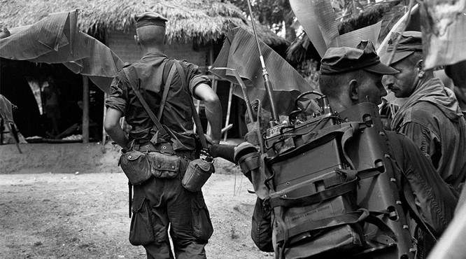 Chùm ảnh “độc“: Lính thủy đánh bộ Mỹ đổ bộ lên Đà Nẵng 50 năm trước ảnh 32