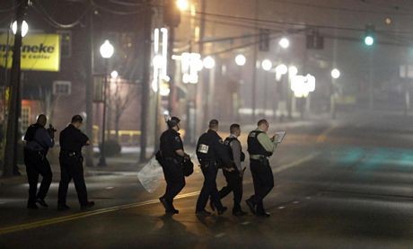Mỹ: Biểu tình lại bùng phát tại Ferguson, 2 cảnh sát bị bắn ảnh 6