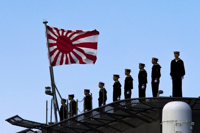 Cận cảnh tàu trực thăng Izumo của Hải quân Nhật ảnh 12