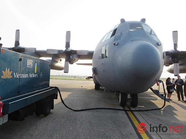 Không quân Mỹ "khoe" máy bay vận tải C-130 đậu ở sân bay Đà Nẵng ảnh 2