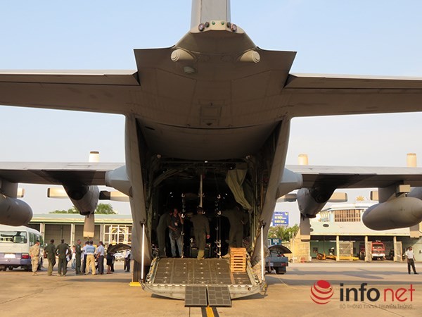 Không quân Mỹ "khoe" máy bay vận tải C-130 đậu ở sân bay Đà Nẵng ảnh 10