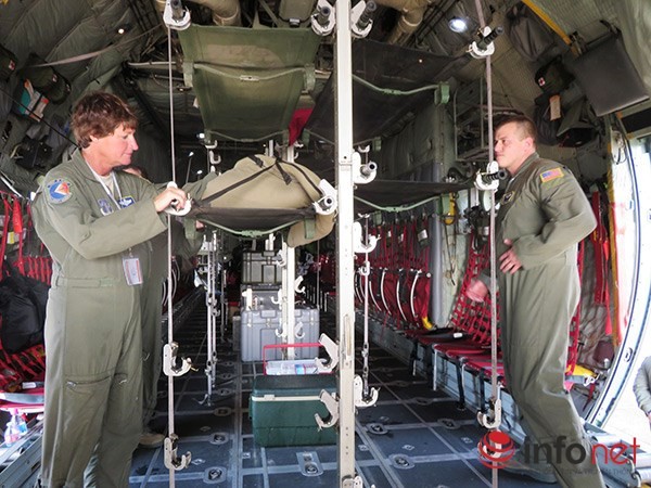 Không quân Mỹ "khoe" máy bay vận tải C-130 đậu ở sân bay Đà Nẵng ảnh 12