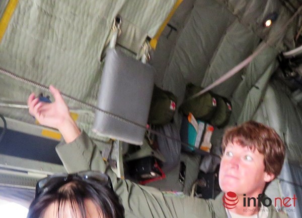 Không quân Mỹ "khoe" máy bay vận tải C-130 đậu ở sân bay Đà Nẵng ảnh 20