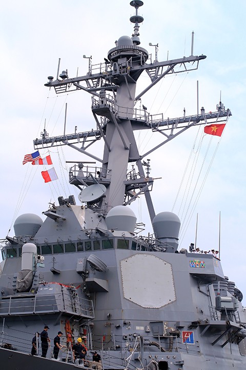 Hai tàu khu trục của Mỹ cập cảng Đà Nẵng ảnh 3