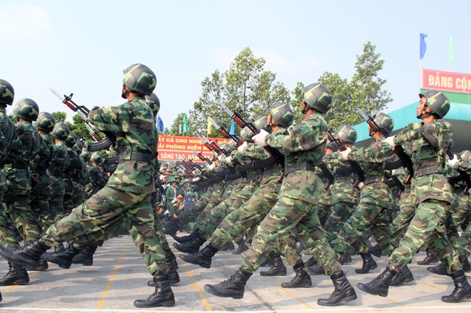 Hàng nghìn chiến sĩ hợp diễu binh dưới nắng gắt Sài Gòn ảnh 8