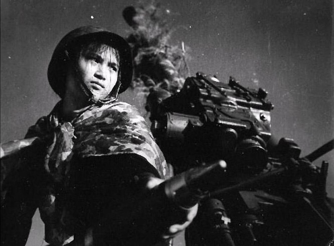 Bóng hồng Việt Nam - trên cả anh hùng - (phần 2) ảnh 1