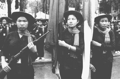 Bóng hồng Việt Nam - trên cả anh hùng - (phần 2) ảnh 41
