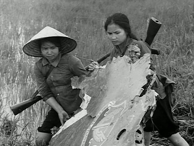 Bóng hồng Việt Nam - trên cả anh hùng - (phần 2) ảnh 28