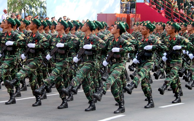 Hàng chục nghìn người tổng duyệt mít tinh mừng lễ 30/4 ảnh 13
