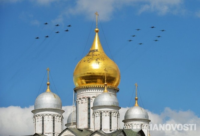 Cận cảnh không quân Nga diễn tập diễu hành trên bầu trời Moscow ảnh 1