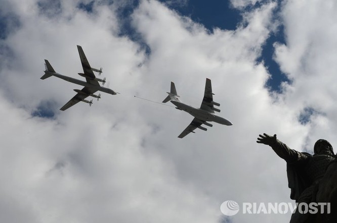 Cận cảnh không quân Nga diễn tập diễu hành trên bầu trời Moscow ảnh 2