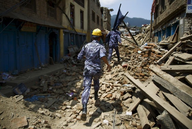 Chùm ảnh trận động đất mới hoảng loạn Nepal ảnh 1